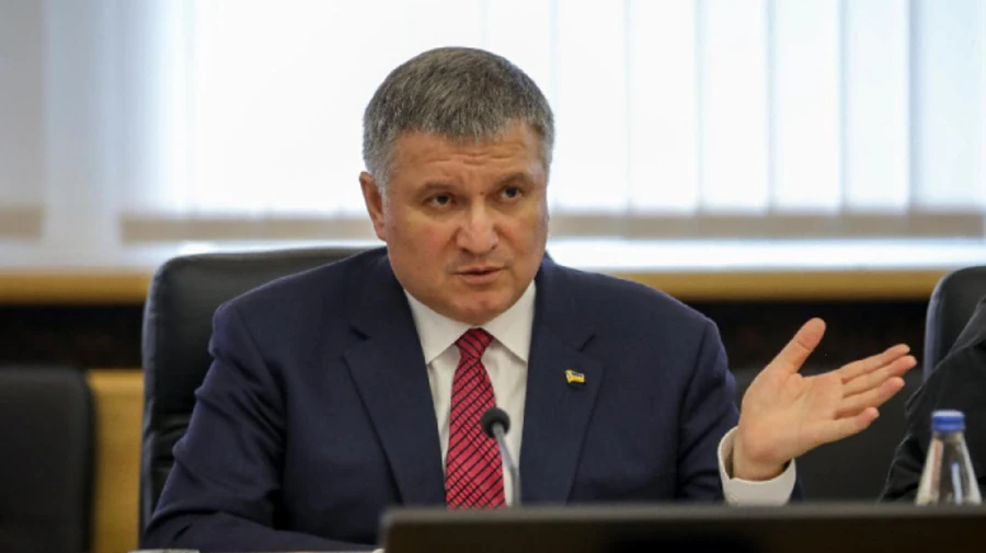 Аваков каже, що Порошенко мав підстави і матеріали від СБУ, щоб закрити канали Медведчука