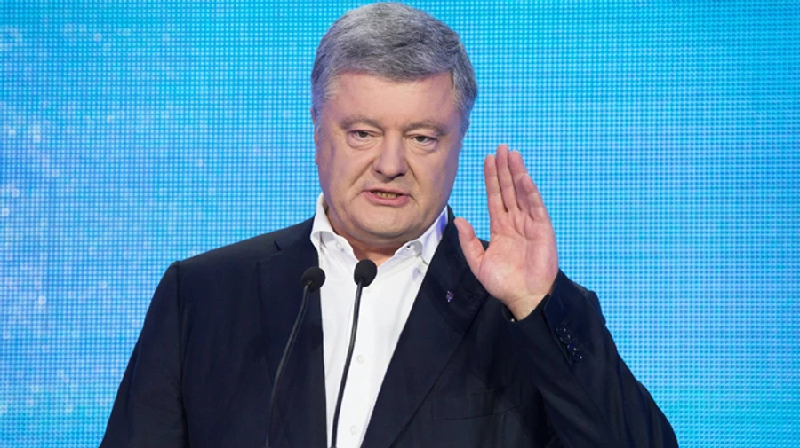 Порошенко у відставці Смолія бачить слід Коломойського