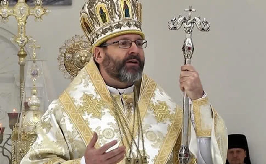 На время карантина в УГКЦ разрешили не целовать иконы и слушать службы из дома