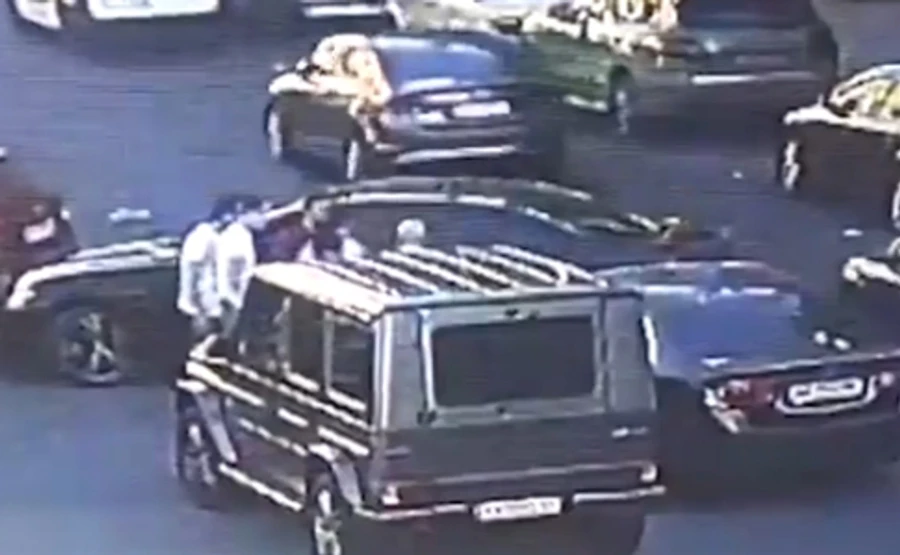 Появилось видео нападения и избиения Найема: нападавших было пятеро