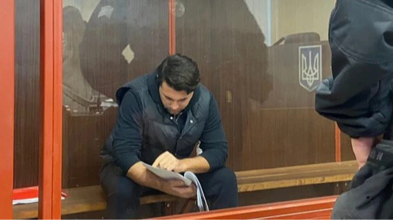 Суд разрешил снять электронный браслет с Кудрицкого