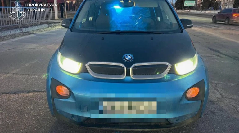 У Кривому Розі суддя збила 11-річну дитину на пішохідному переході: хлопець у важкому стані