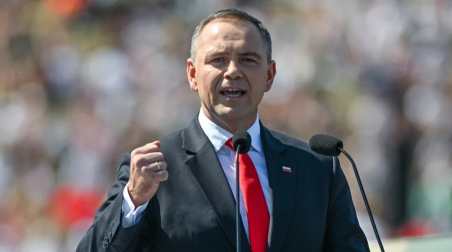 Polish president signs new law on aid for Ukrainian refugees