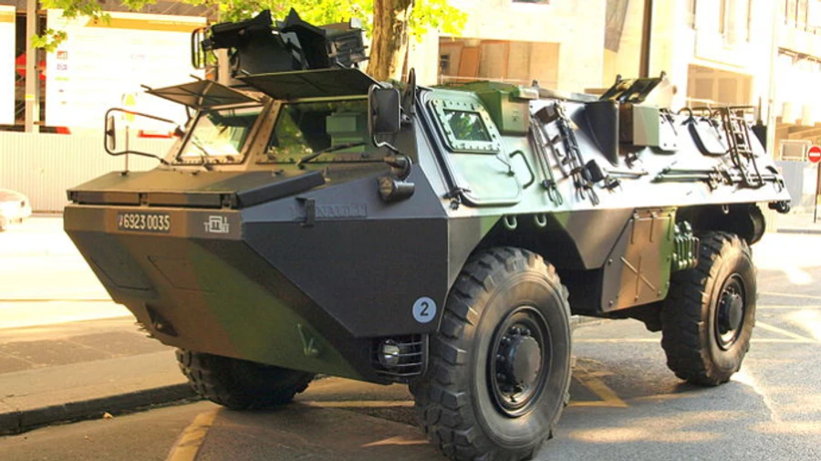 Франция передаст Украине сотни единиц бронетехники и ракет