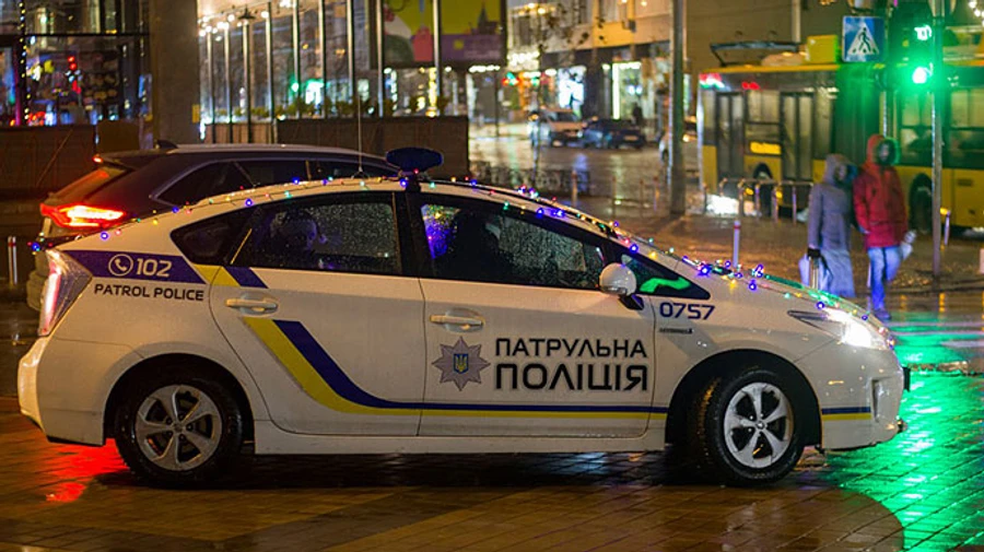 Поліція просить українців провести свята вдома і не порушувати комендантську  