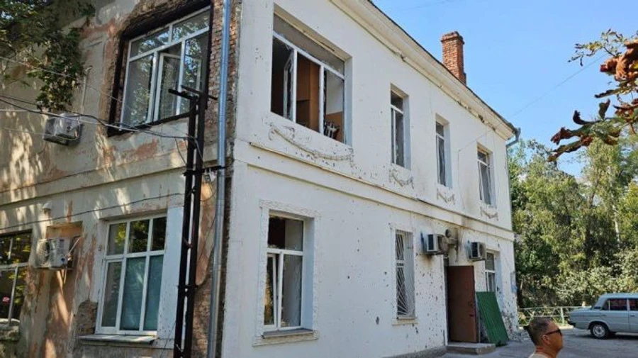 Russians attack Kherson, injuring two women