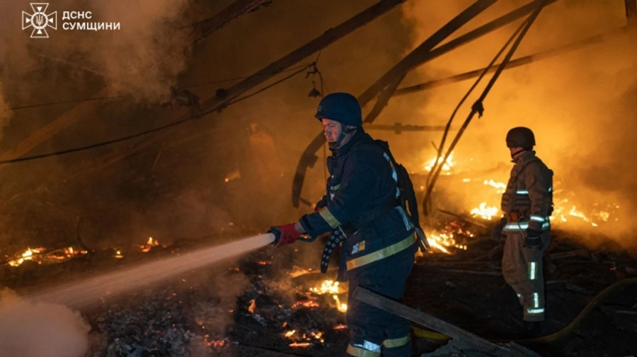 Окупанти вдарили по об’єкту промисловості на Сумщині – вирувала пожежа