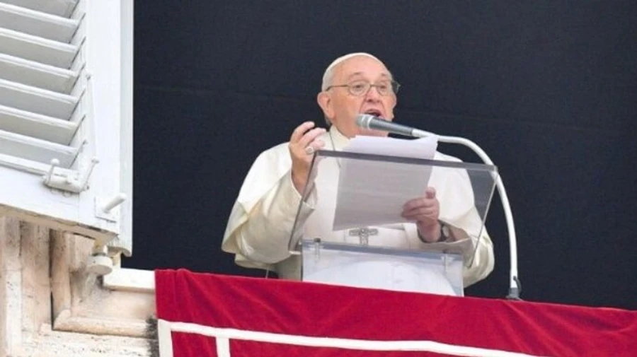 Франциск поздравил с Рождеством православных: призвал к конкретным шагам ради мира в Украине