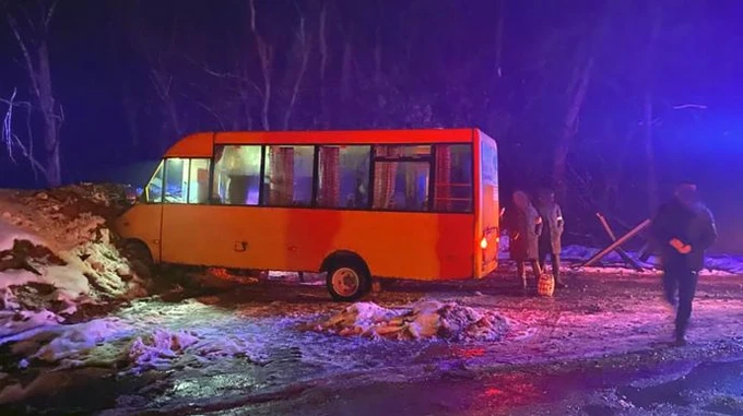 Маршрутка въехала в блокпост возле Чернигова: 8 пострадавших