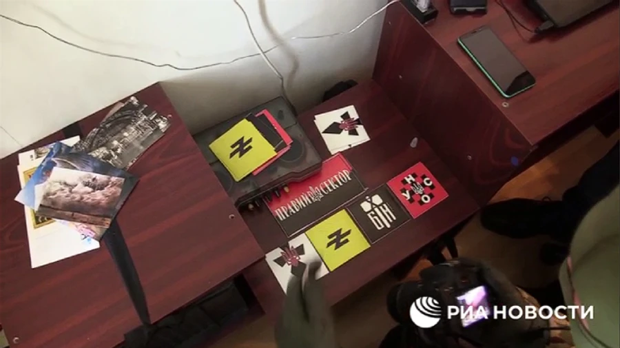 У Росії заявили про затримання терориста із наклейками Азова