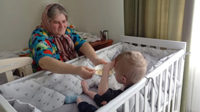 Шукали жінок, які в потязі триматимуть дітей на руках. Як краматорський Будинок малюка вже вдруге тікав від війни