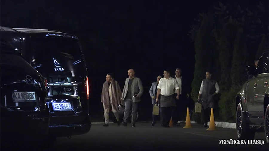 Вовк с судьями, экс-прокурором и экс-нардепом мог праздновать свое спасение от увольнения