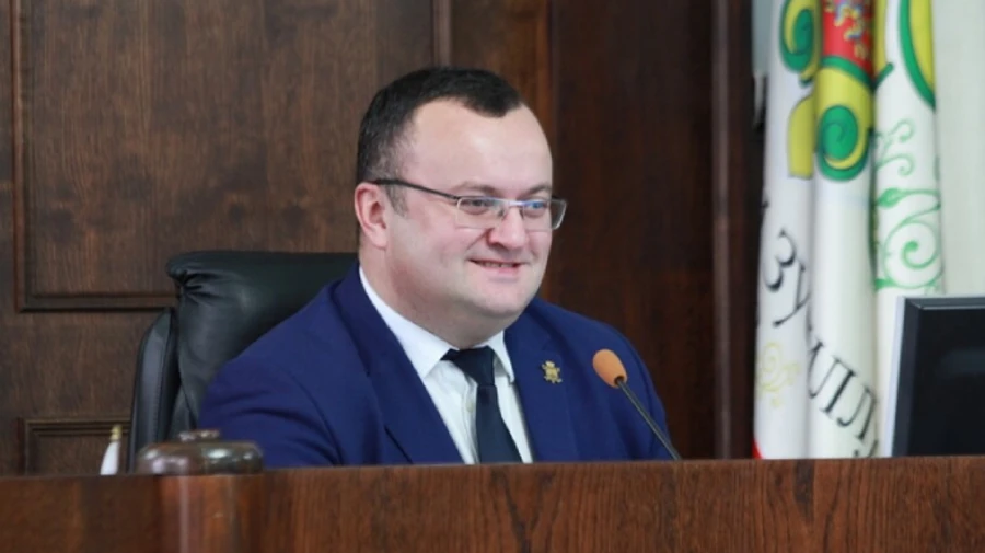 Верховний суд скасував усі поновлення мера Чернівців на посаді
