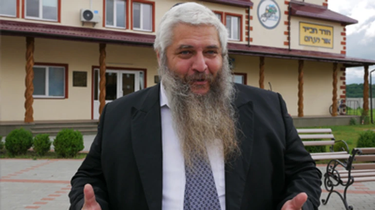 Рабінович, Ложкін та почесний мер Джуліані. Як під Києвом живе єврейське поселення Анатевка