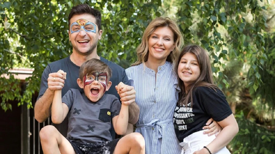 Зеленский попросил СМИ не трогать его семью