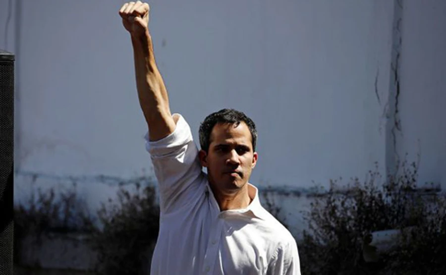 Лідер опозиції Венесуели оголосив себе тимчасовим президентом, Трамп його підтримав