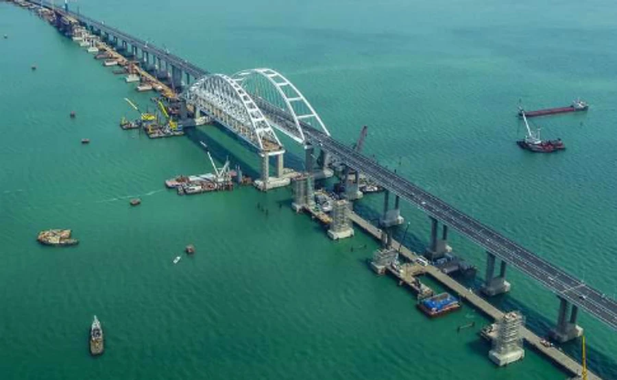 РФ блокує рух 35 торговельних суден через Керченську протоку