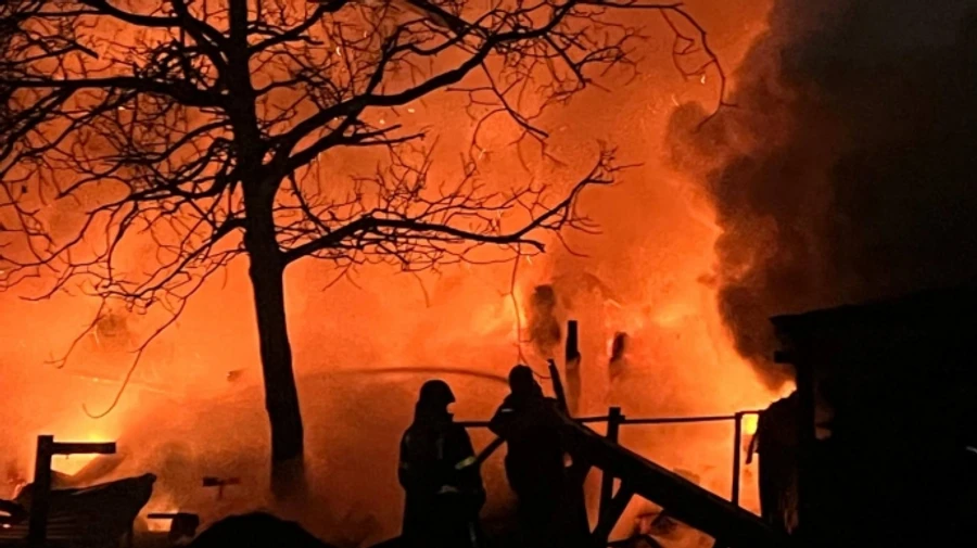 Поврежденная Новая почта и обломки дрона в ботсаду - последствия шестичасовой атаки РФ на Киев