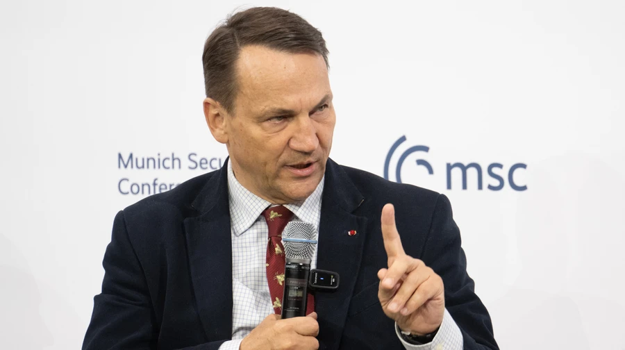 Сікорський та Сіярто посперечались через заяву Орбана щодо замороження активів РФ