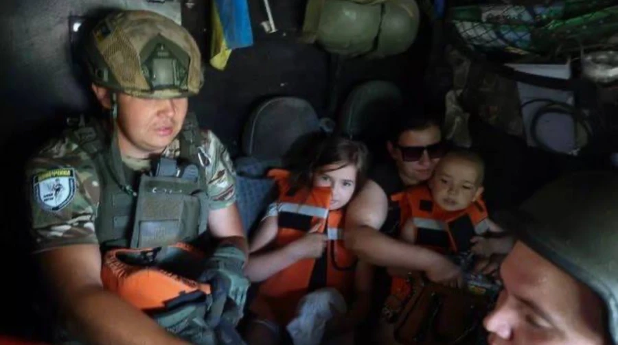 Ще з 19 населених пунктів Донеччини евакуюють дітей із батьками