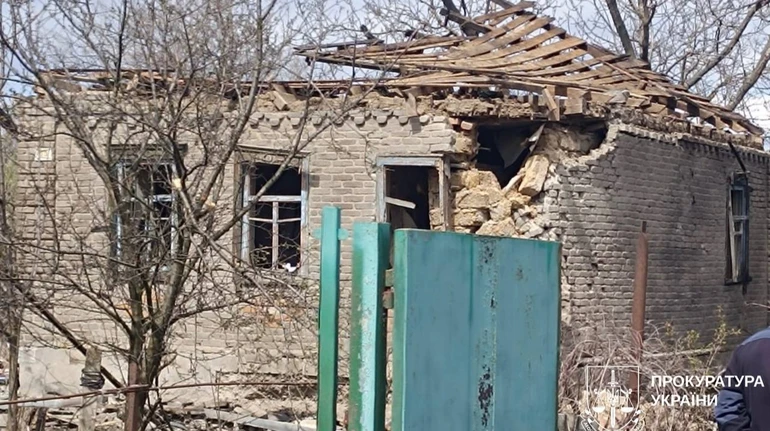 Росіяни вдарили ракетою по Чугуєву та БпЛА по селу на Харківщині: четверо людей поранені