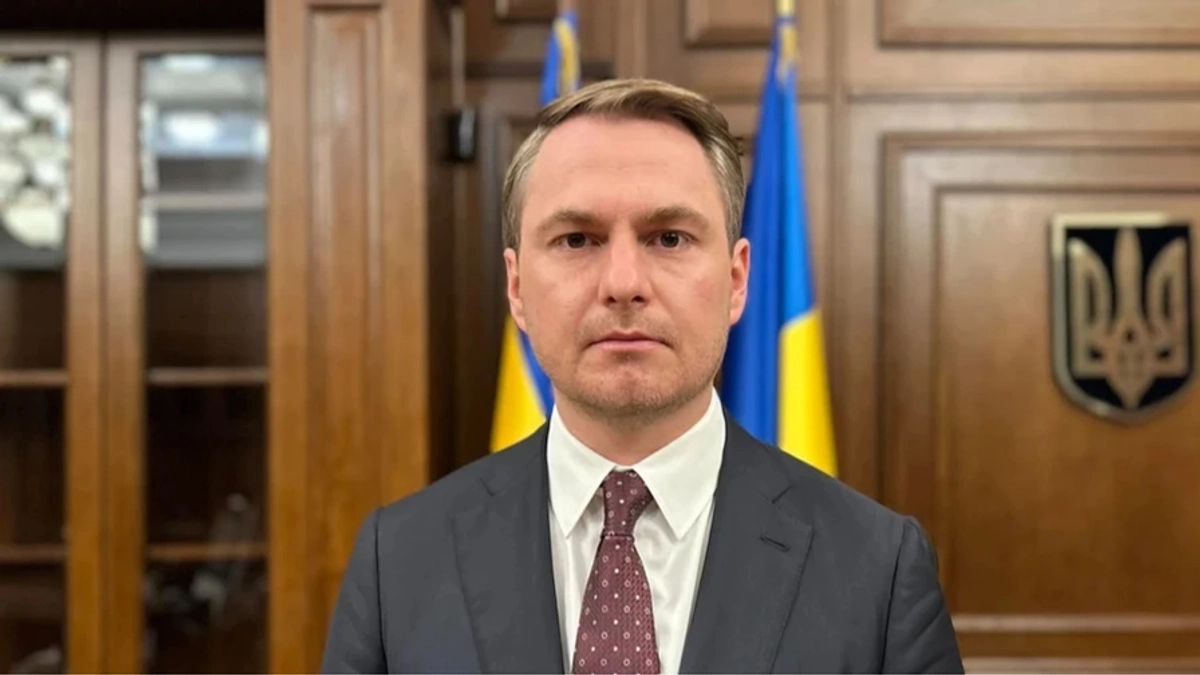 Sacked prosecutor general who left Ukraine resigns from prosecution ...