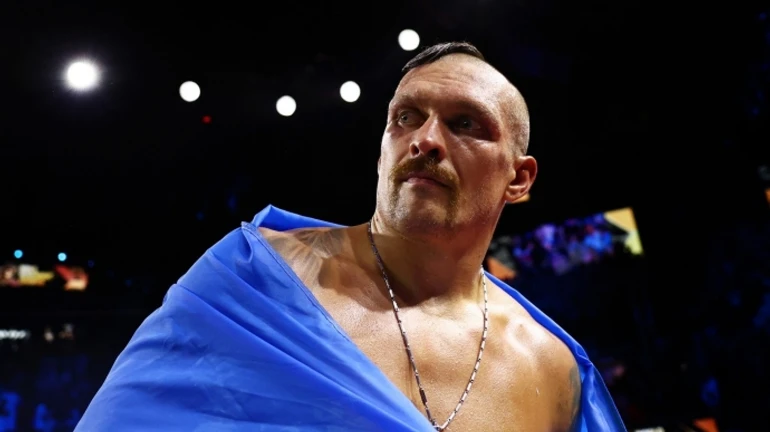 Ukrainian boxer Usyk invites Trump to Ukraine to try to live under Russian bombing