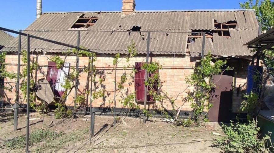 Russians attack Nikopol district, injuring woman