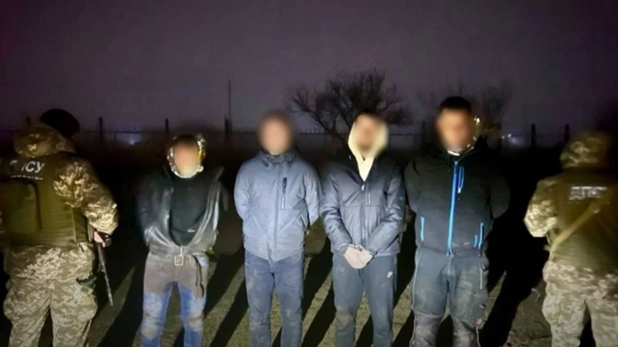 Блискучий план: ухилянти обмоталися ізотермічними ковдрами, щоб сховатися від тепловізора