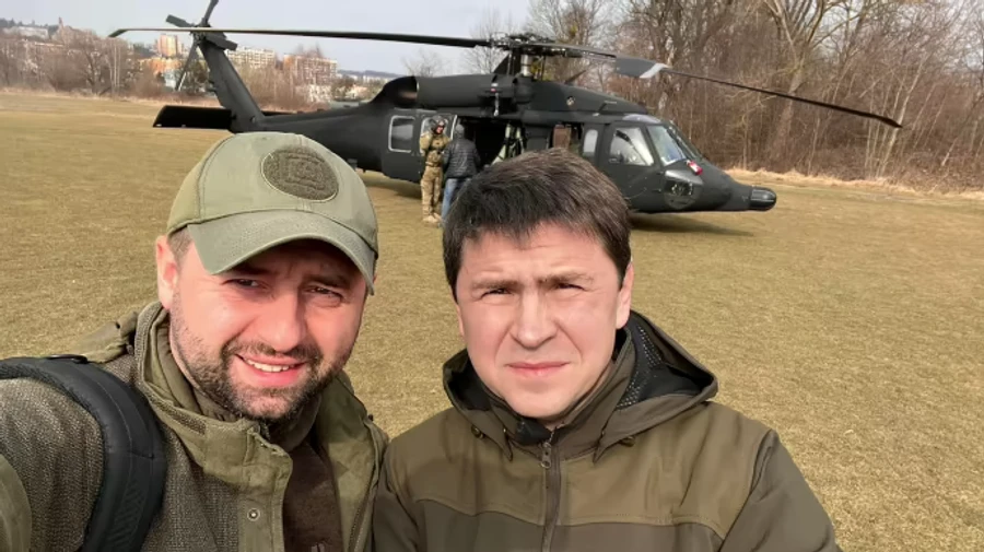 Арахамия вспомнил о буднях в бункере президента: ходили с Подоляком воровать вино Тимошенко