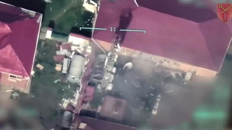 Військові показали нові удари Байрактарів по Зміїному