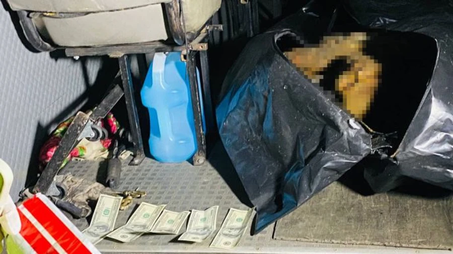 Адвокат з пособниками хотіли спалити муміфіковане тіло заради квартири - прокуратура