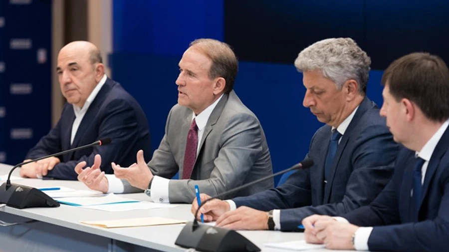 Волынские депутаты просят запретить ОПЗЖ и Партию Шария