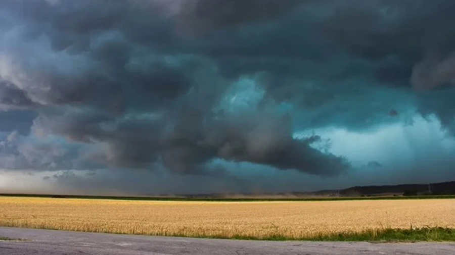 На вихідні захід України знову накриють грози