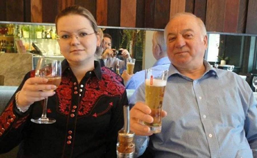 СМИ: Скрипалям предложат жить в США под новыми именами