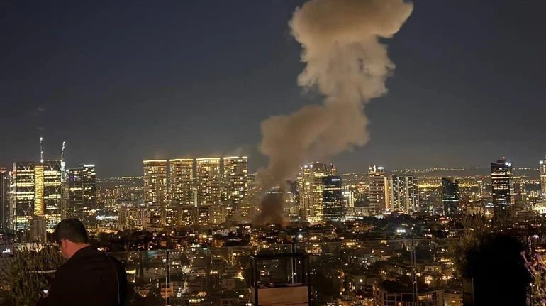 Иран атаковал Тель-Авив ракетами: есть раненые