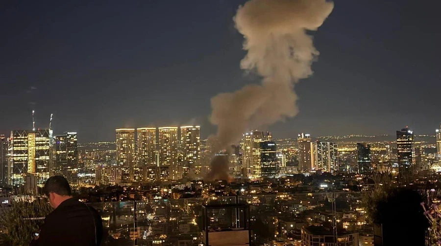 Іран атакував Тель-Авів ракетами: є поранений