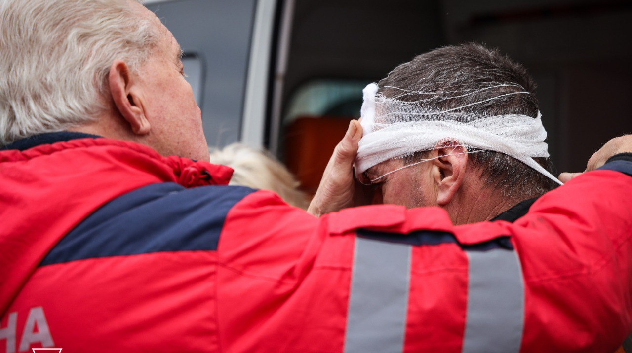 Woman killed, four injured in Russian attacks on Kherson Oblast