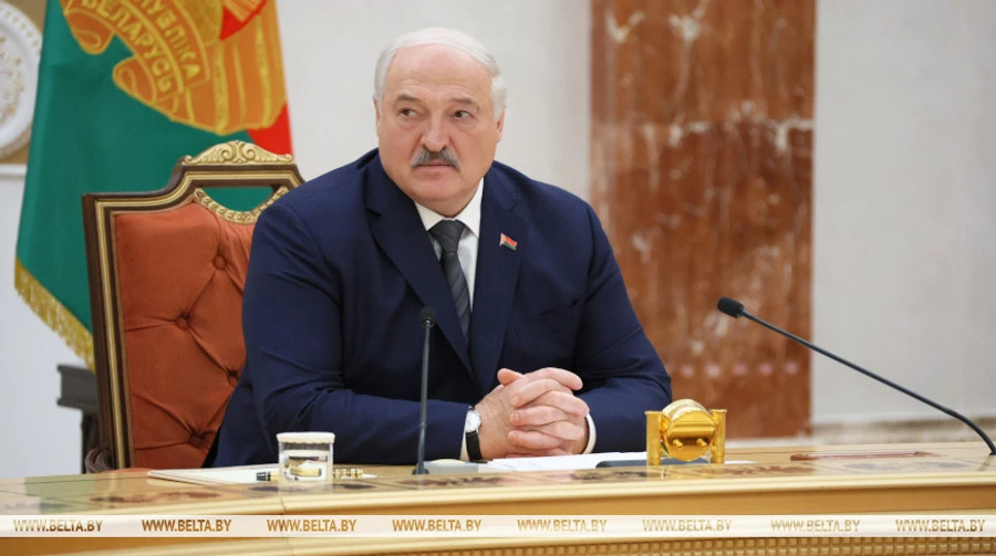 Belarusian ruler Lukashenko asks envoy to tell Trump that he is waging war against Belarus' friends