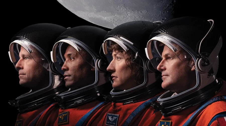 Екіпаж місії Artemis II пролетів повз Місяць та повертається додому