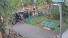 Βίντεο από τη σύγκρουση μεταξύ της Υπηρεσίας Ασφαλείας και των Υπηρεσιών Πληροφοριών Άμυνας στο Κίεβο δημοσιεύτηκε.