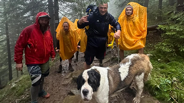 Втратив ногу ще у 2014-му: історія ветерана, який повів бійців на протезах у Карпати, щоб зібрати кошти на ЗСУ