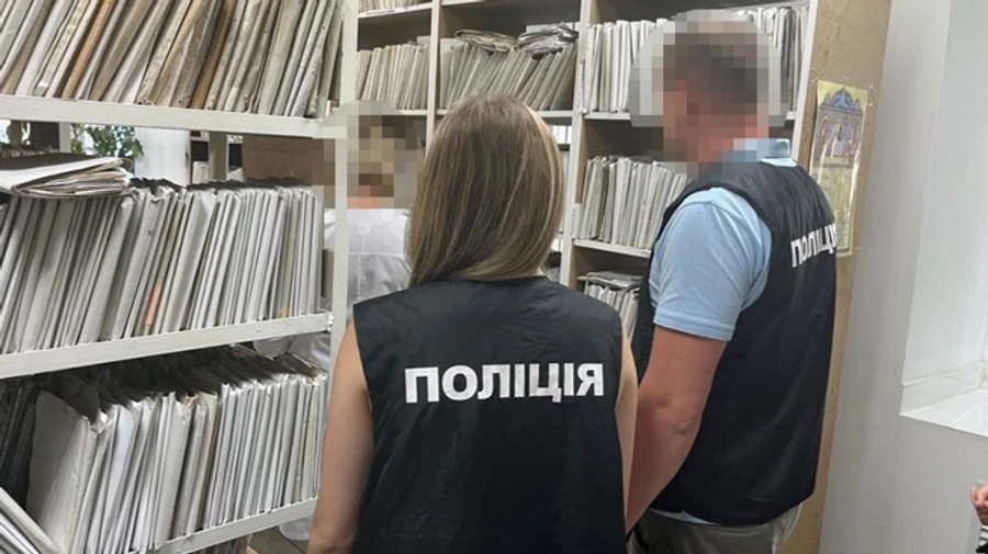 Обшуки у ТЦК і ВЛК: поліція вилучила більше 10 000 медичних справ