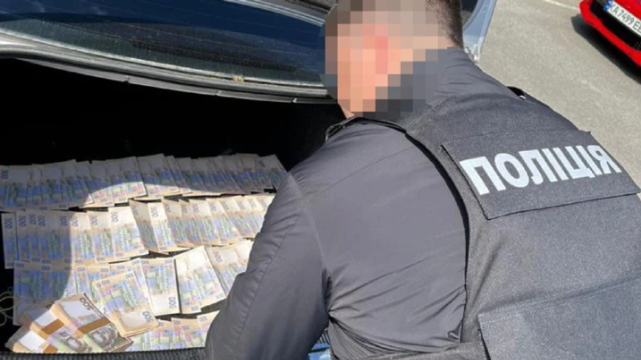 У Києві псевдоадвокат обіцяв переправити призовника через кордон за чверть мільйона