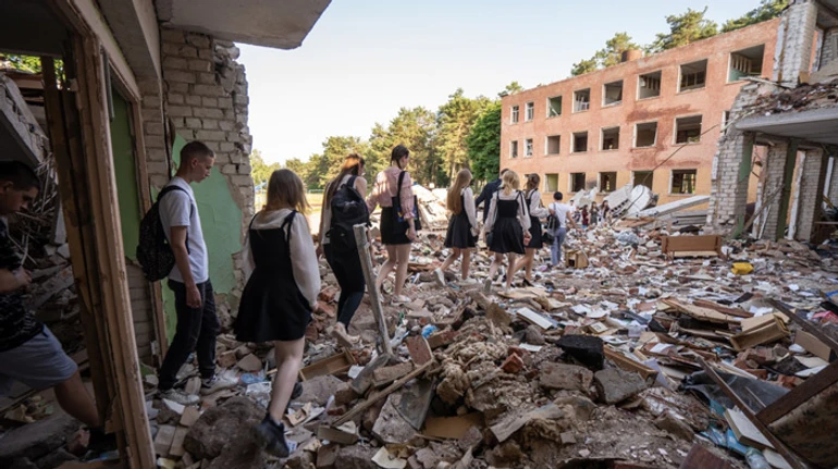 Ми не можемо відбудувати радянську систему освіти, заплативши таку ціну. Як школи Чернігова повертаються до життя після бомбардувань
