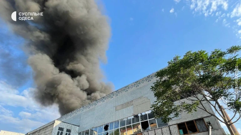 Russian forces hit Odesa – a large-scale fire in a warehouse extinguished after almost 6 hours