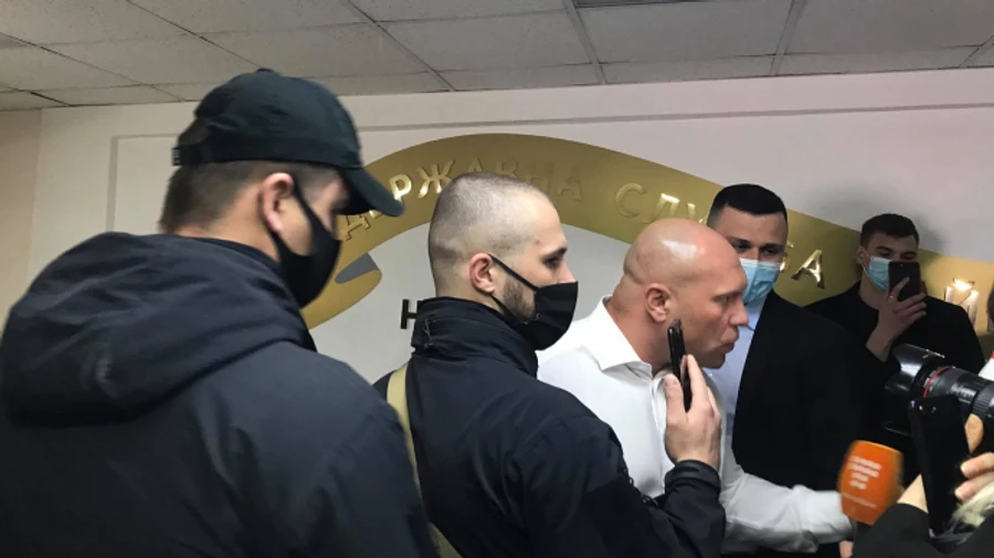 Кива под присмотром титушек защитил кандидатскую: окончательное решение за МОН