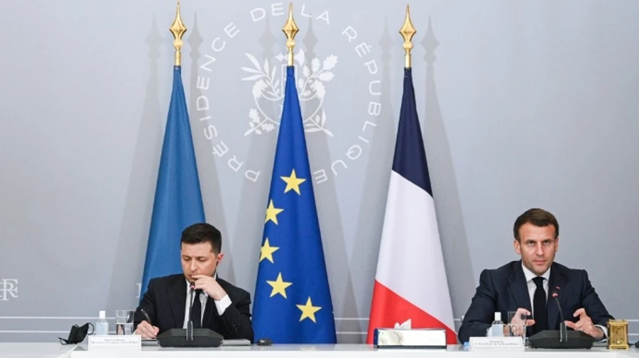 После встречи в Париже Twitter Макрона заговорил на украинском