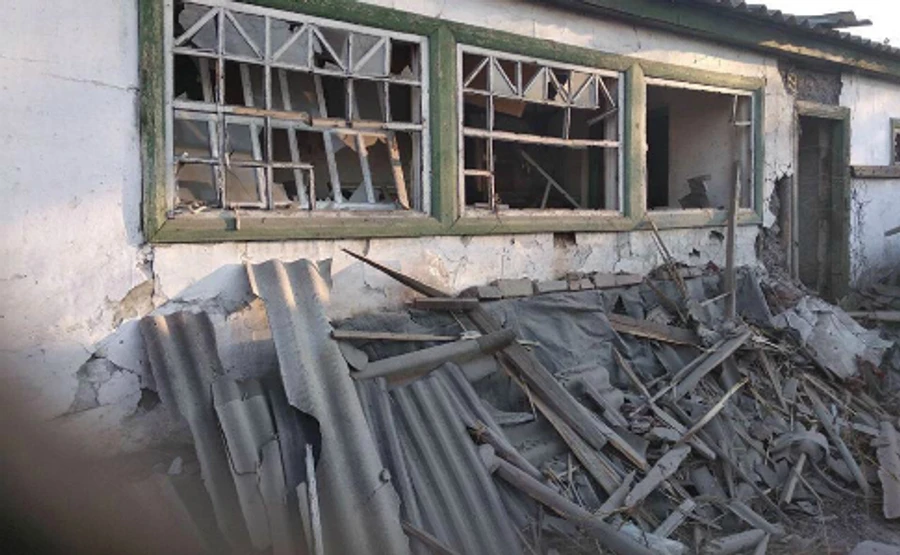 Штаб показав наслідки нічного обстрілу бойовиками селища на Донеччині