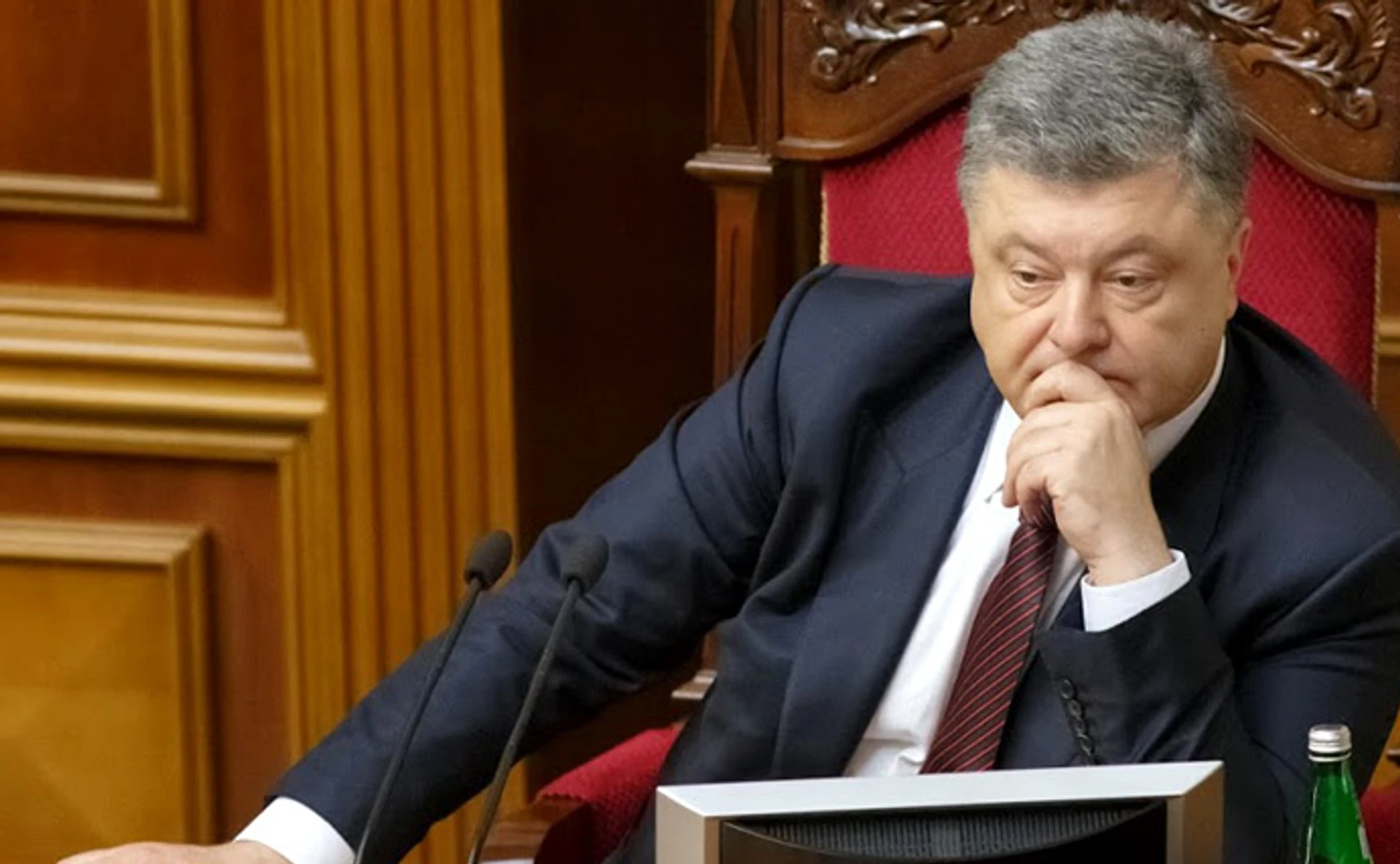 Країна на паузі, або Місяць на роздуми Порошенка